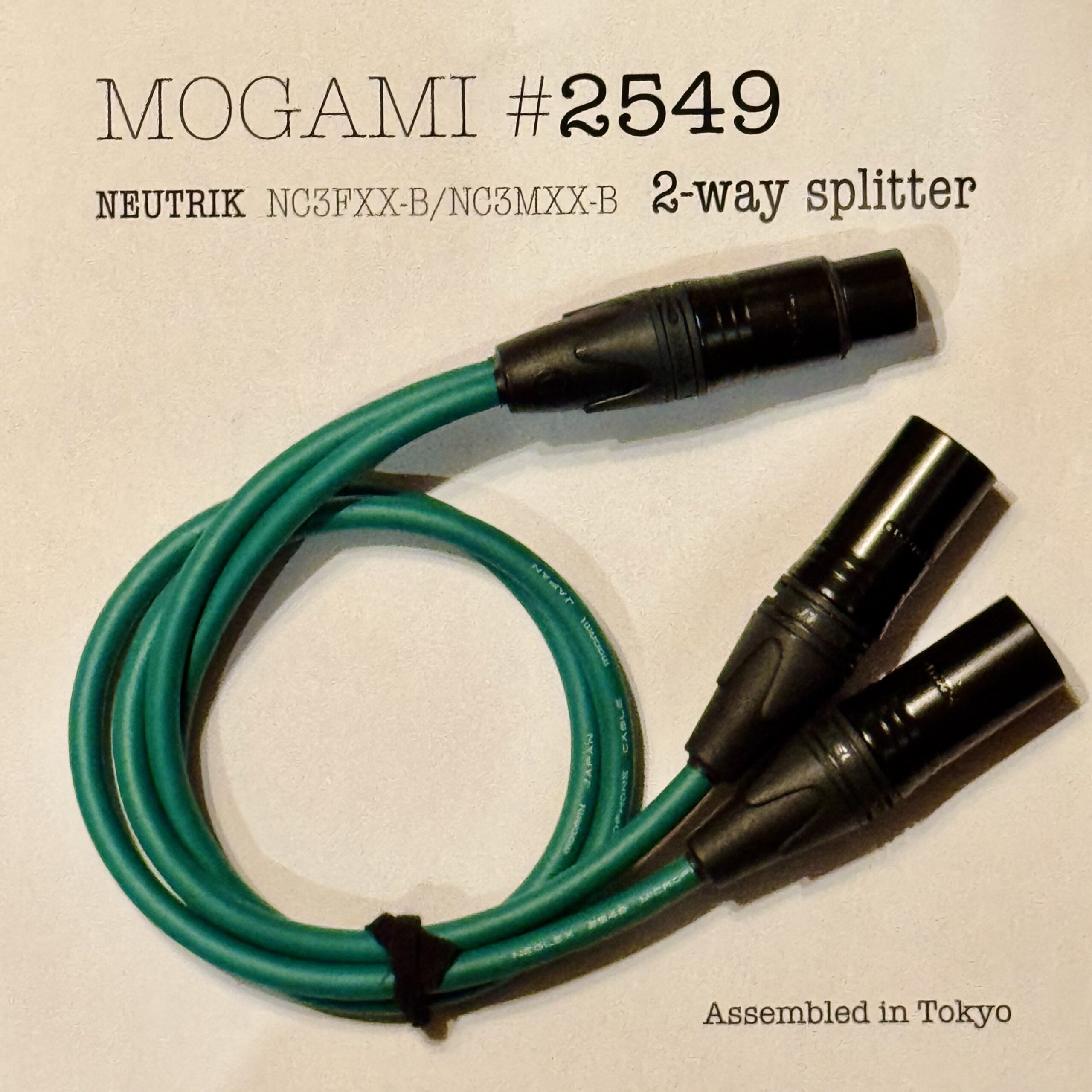 Mogami 2549 Green Parallel 2-Way splitter XLR cable with 2× Neutrik NC3MXX-B and 1× NC3FXX-B connectors