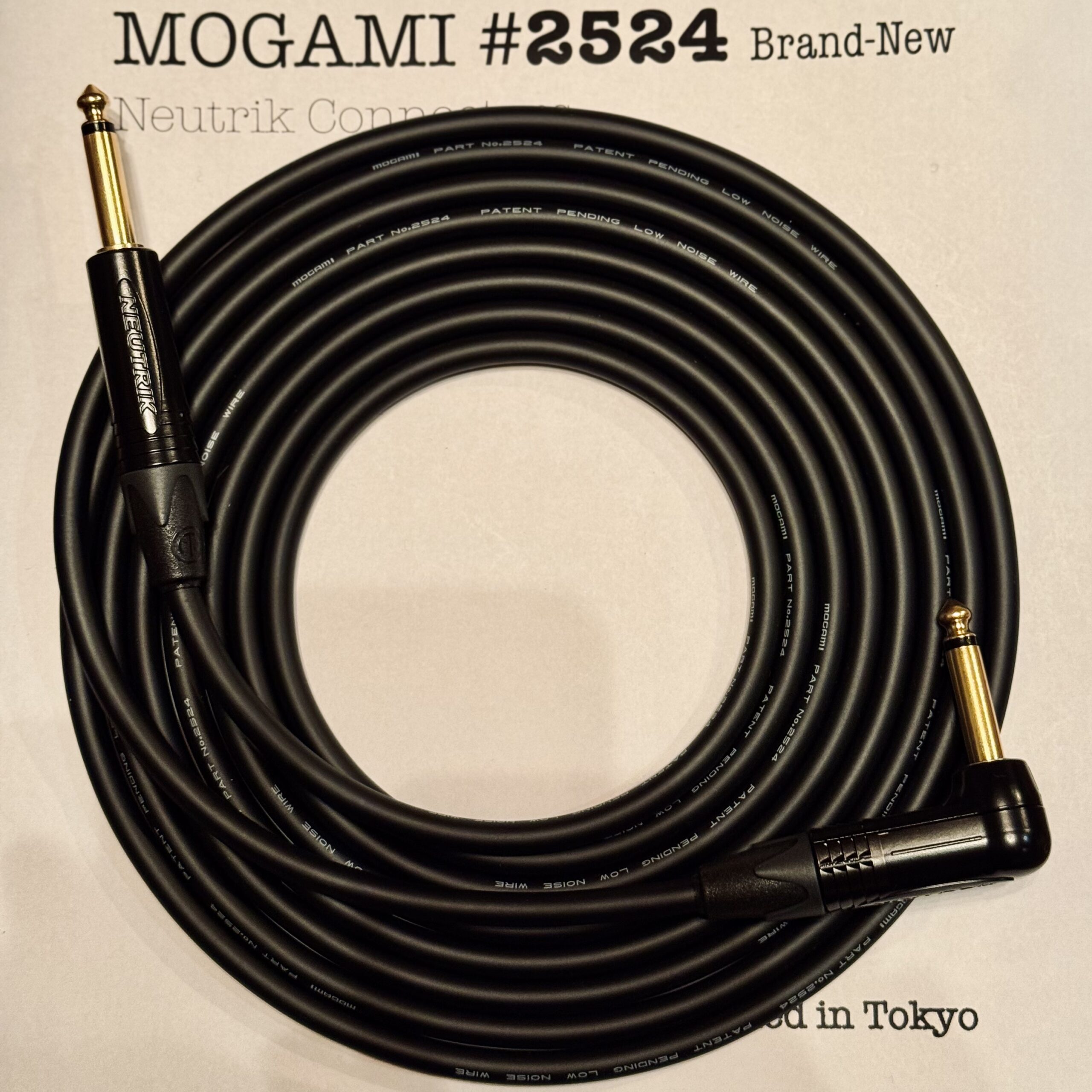Mogami 2524 Black guitar cable with Neutrik NP2RX-B and NP2X-B 6.35mm TS connectors