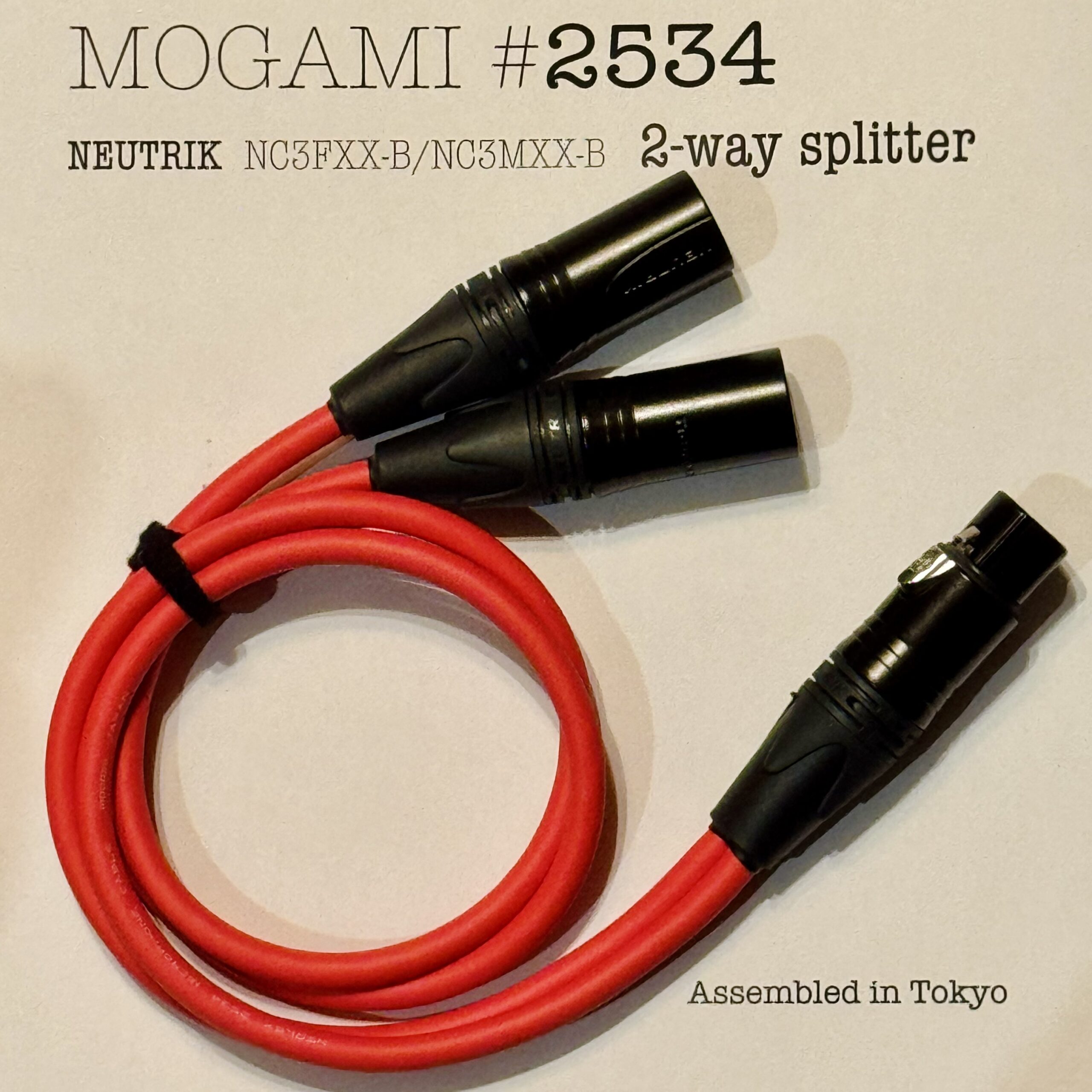 Mogami 2534 Red Parallel 2-Way splitter XLR cable with 2× Neutrik NC3MXX-B and 1× NC3FXX-B connectors