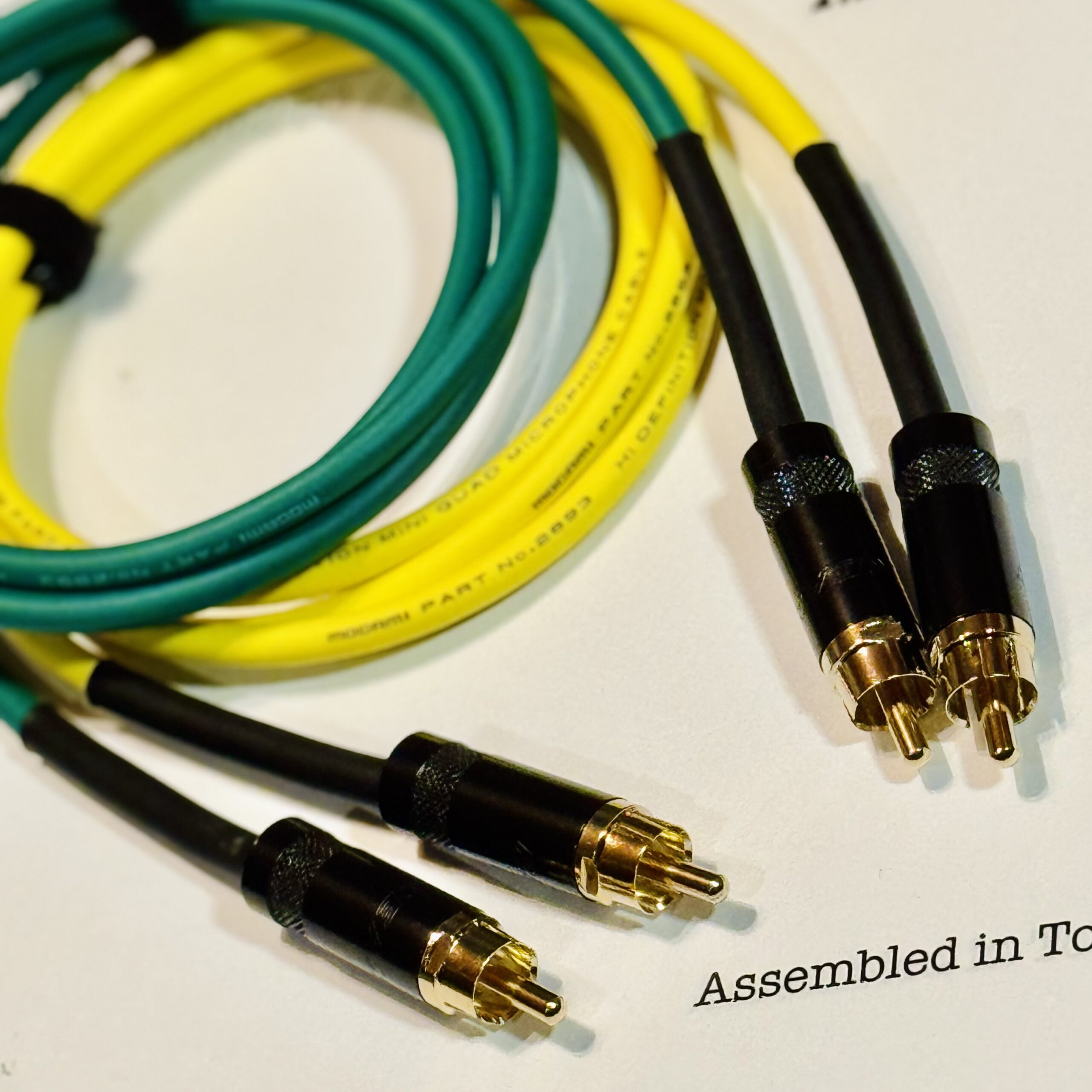 2 pcs Mogami 2893 Yellow and Green RCA Interconnect with Neutrik / Rean NYS352-BG and NYS352-BG connectors