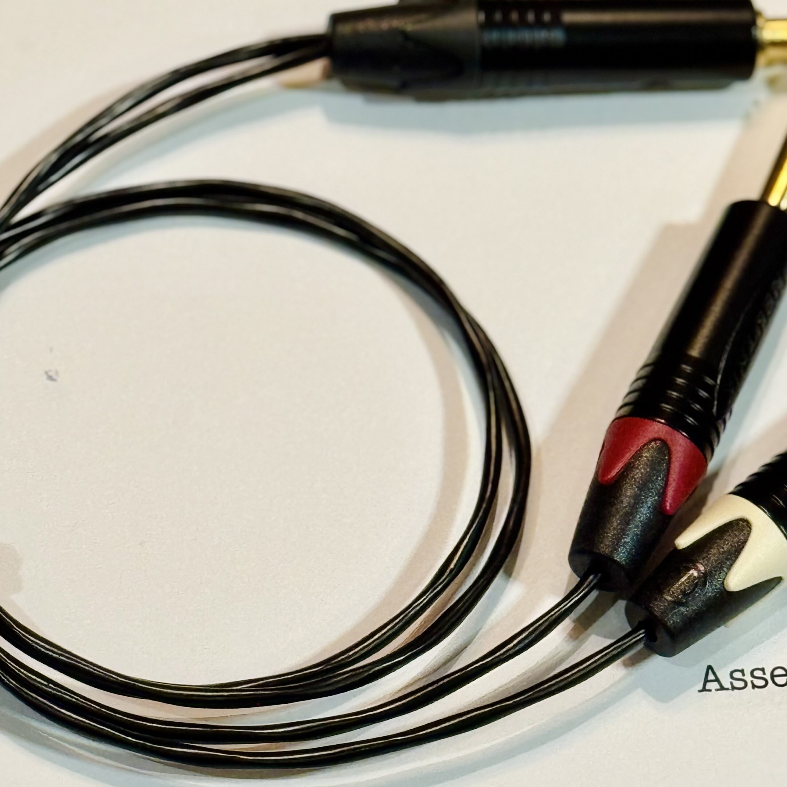 Mogami 2044 Black Insert cable with 1× 1/4 6.35mm TRS NP2FX-B and 2× 1/4 6.35mm TS Neutrik NPXX-B connectors