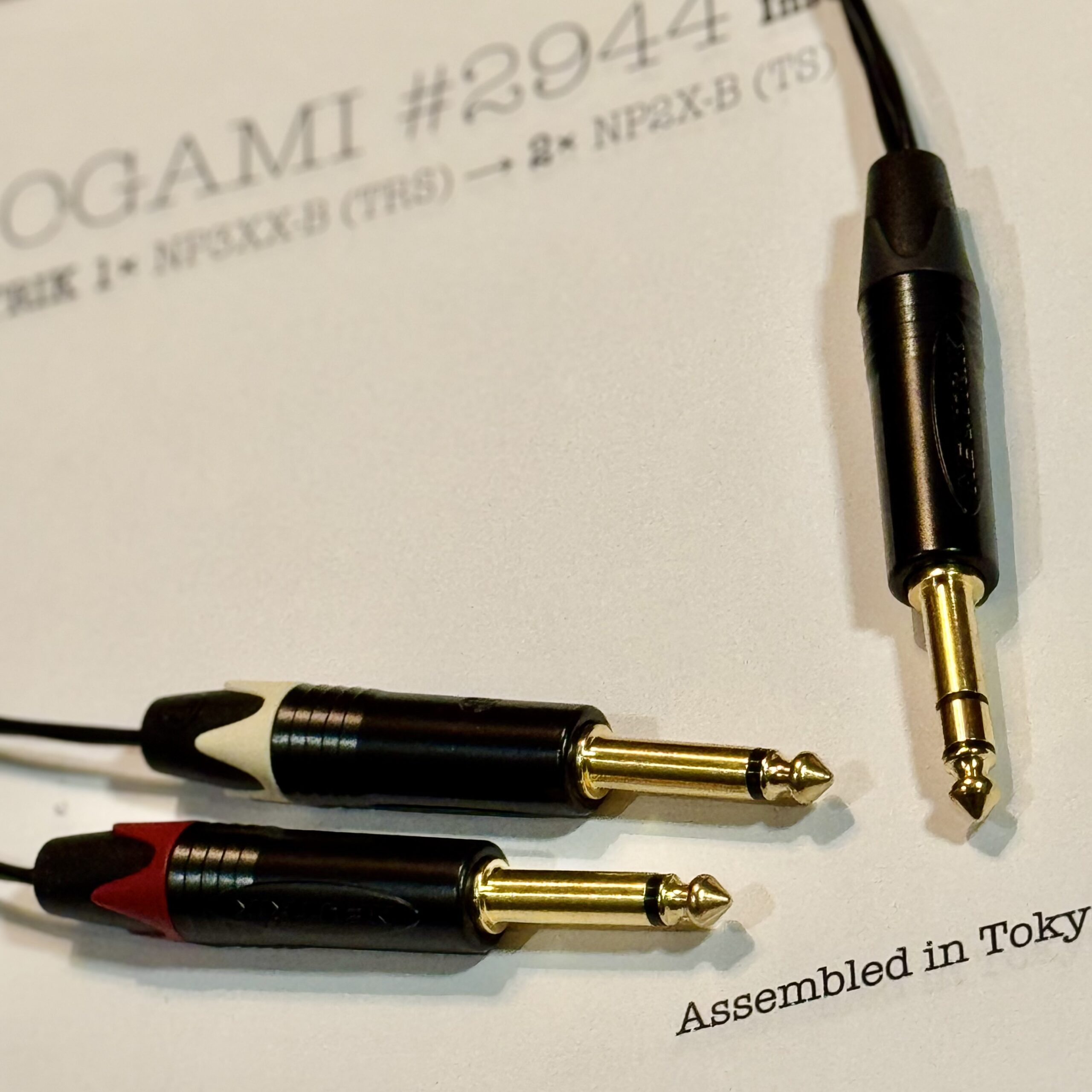 Mogami 2044 Black Insert cable with 1× 1/4 6.35mm TRS NP2FX-B and 2× 1/4 6.35mm TS Neutrik NPXX-B connectors