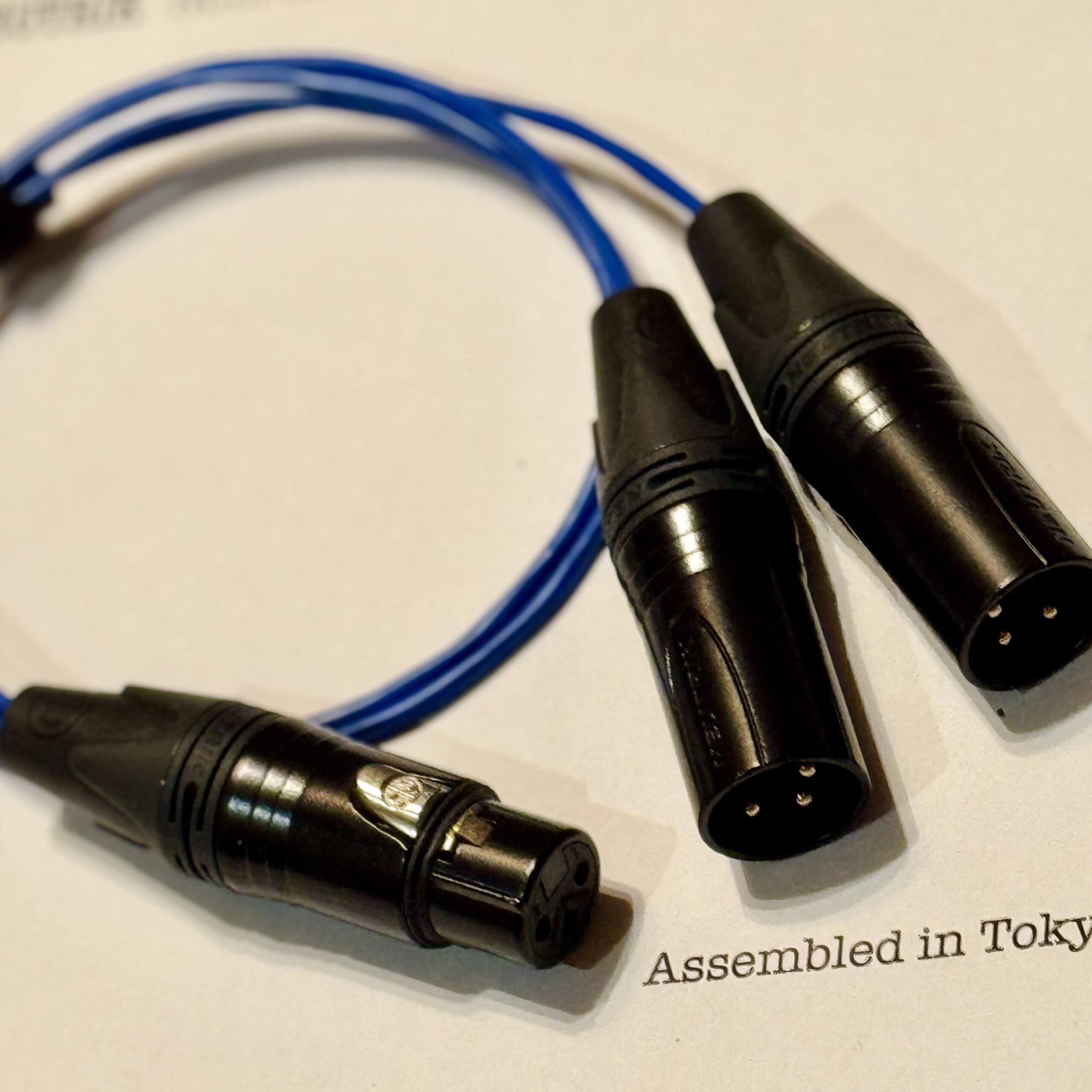 1× NC3FXX-B XLR Female and 2× Neutrik NC3MXX-B XLR Male connectors connectors on Mogami 2944 Blue Parallel 2-Way splitter XLR cable