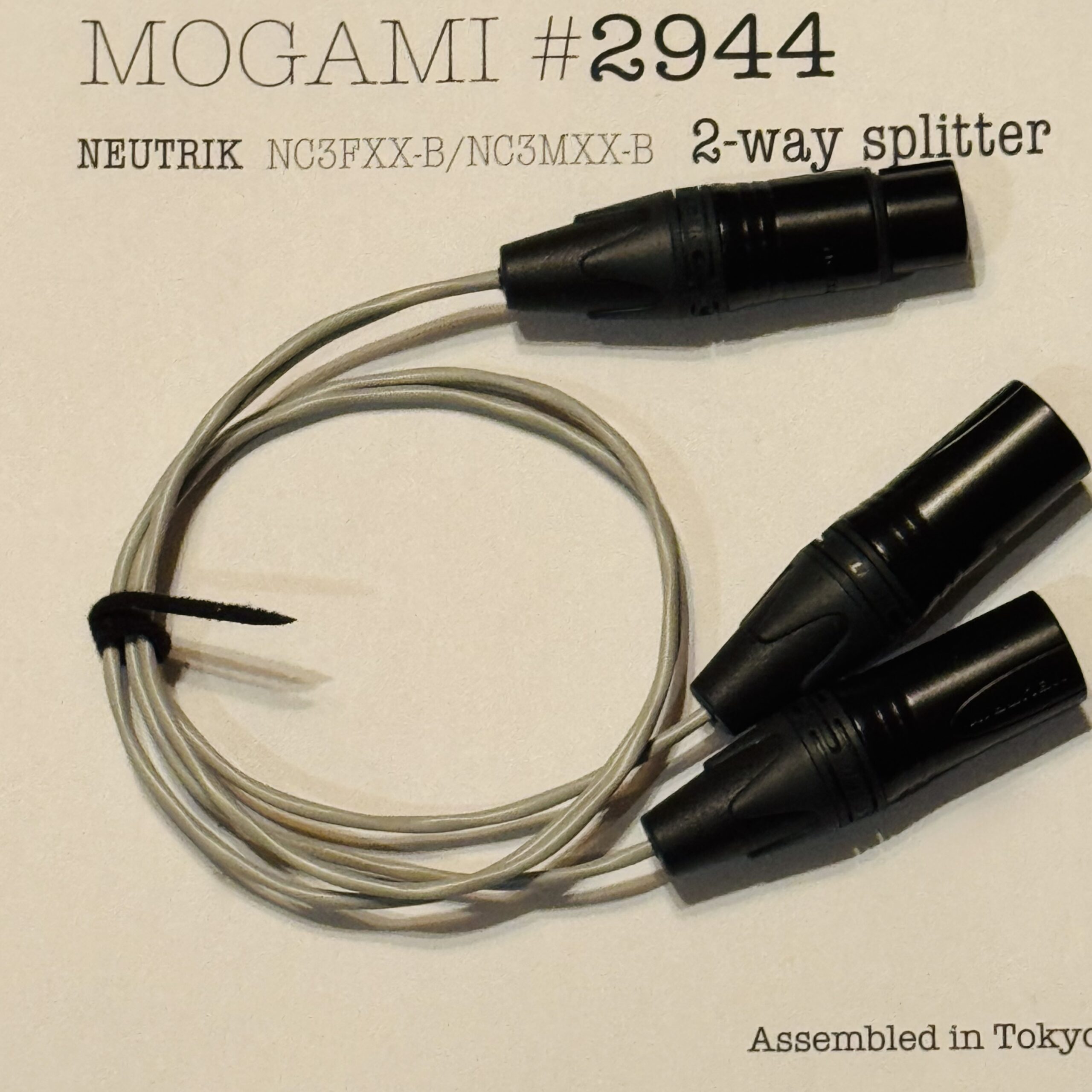 Mogami 2944 Gray Parallel 2-Way splitter XLR cable with 2× Neutrik NC3MXX-B and 1× NC3FXX-B connectors