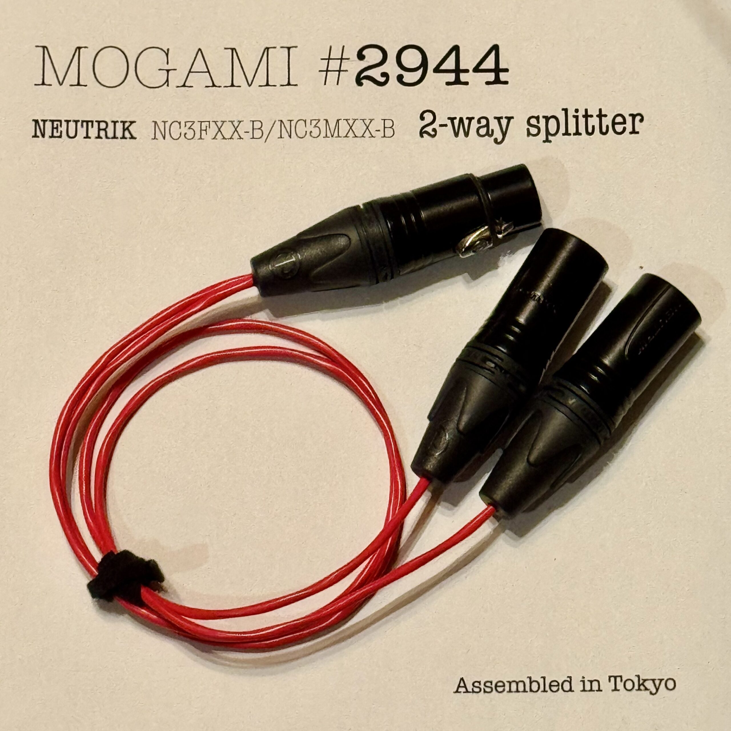 Mogami 2944 Red Parallel 2-Way splitter XLR cable with 2× Neutrik NC3MXX-B and 1× NC3FXX-B connectors