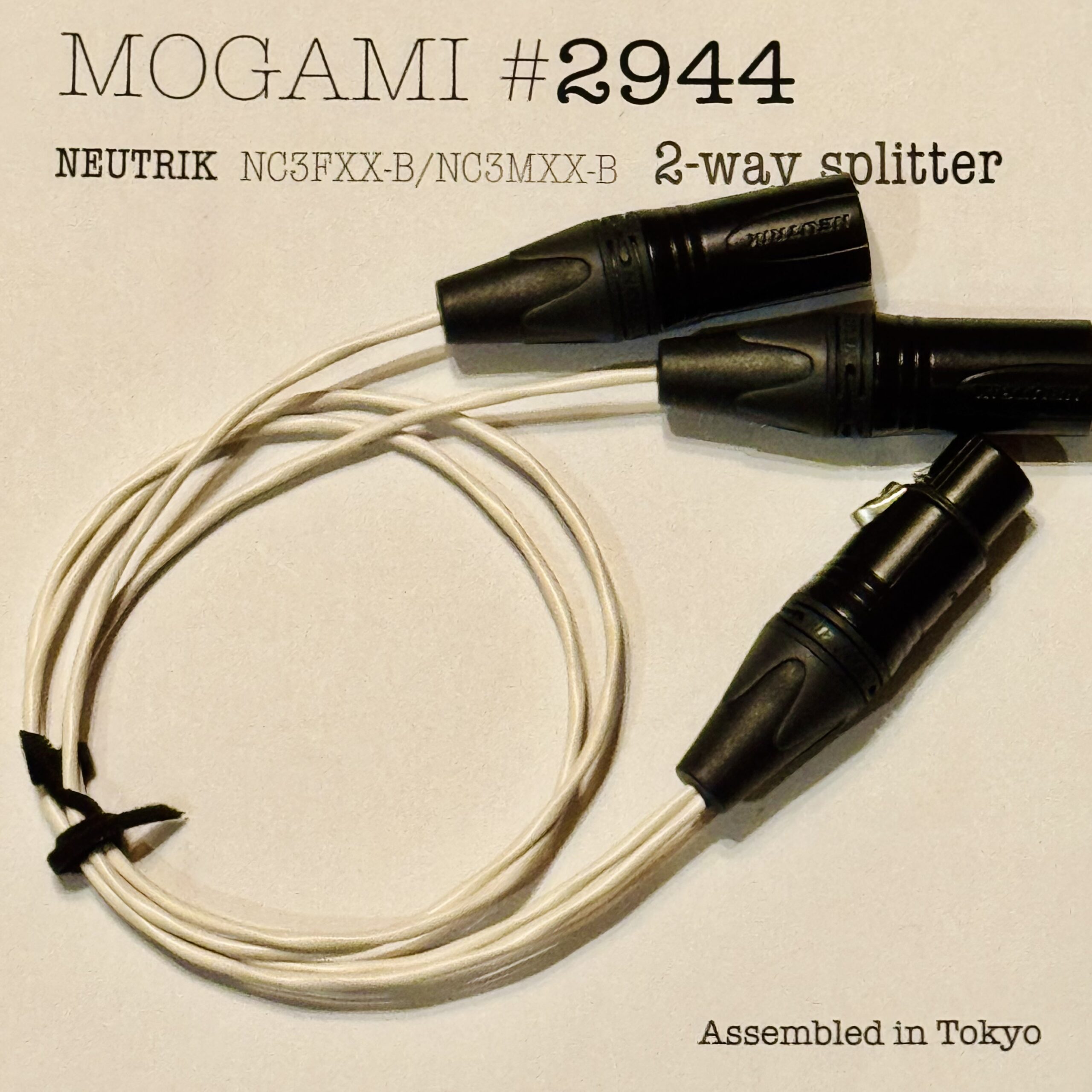 Mogami 2944 White Parallel 2-Way splitter XLR cable with 2× Neutrik NC3MXX-B and 1× NC3FXX-B connectors