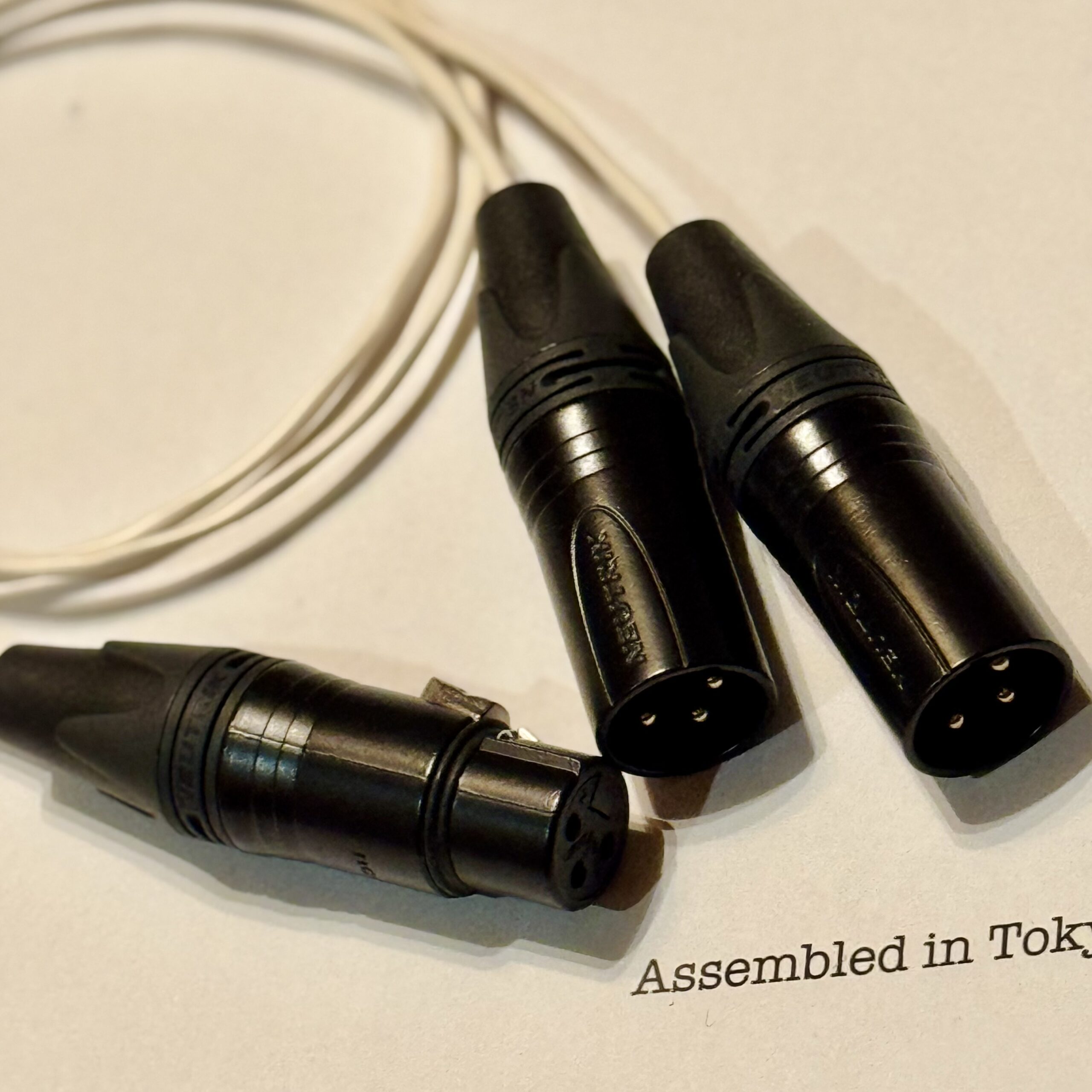1× NC3FXX-B XLR Female and 2× Neutrik NC3MXX-B XLR Male connectors connectors on Mogami 2944 White Parallel 2-Way splitter XLR cable