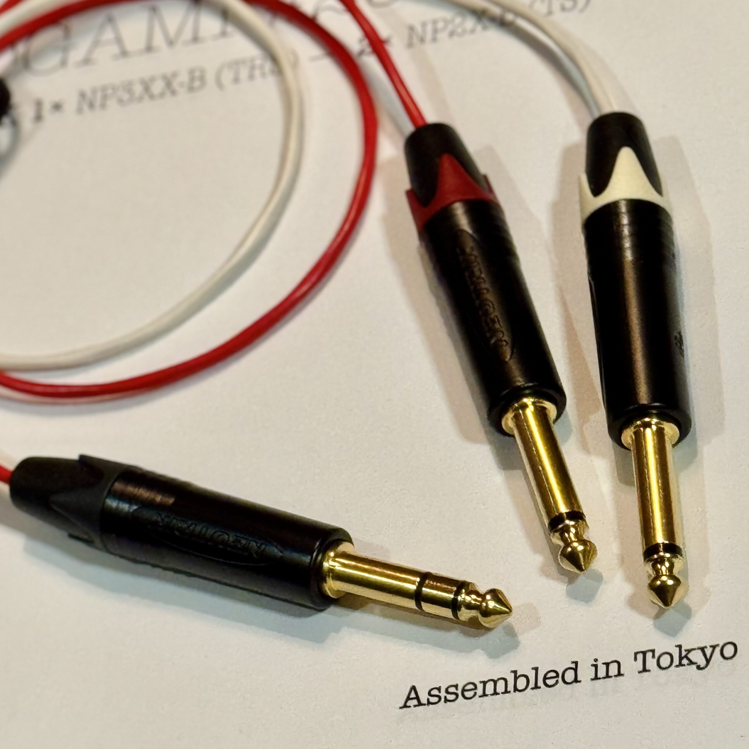 Mogami 2044 Red and White Insert cable with 1× 1/4 6.35mm TRS NP2FX-B and 2× 1/4 6.35mm TS Neutrik NPXX-B connectors