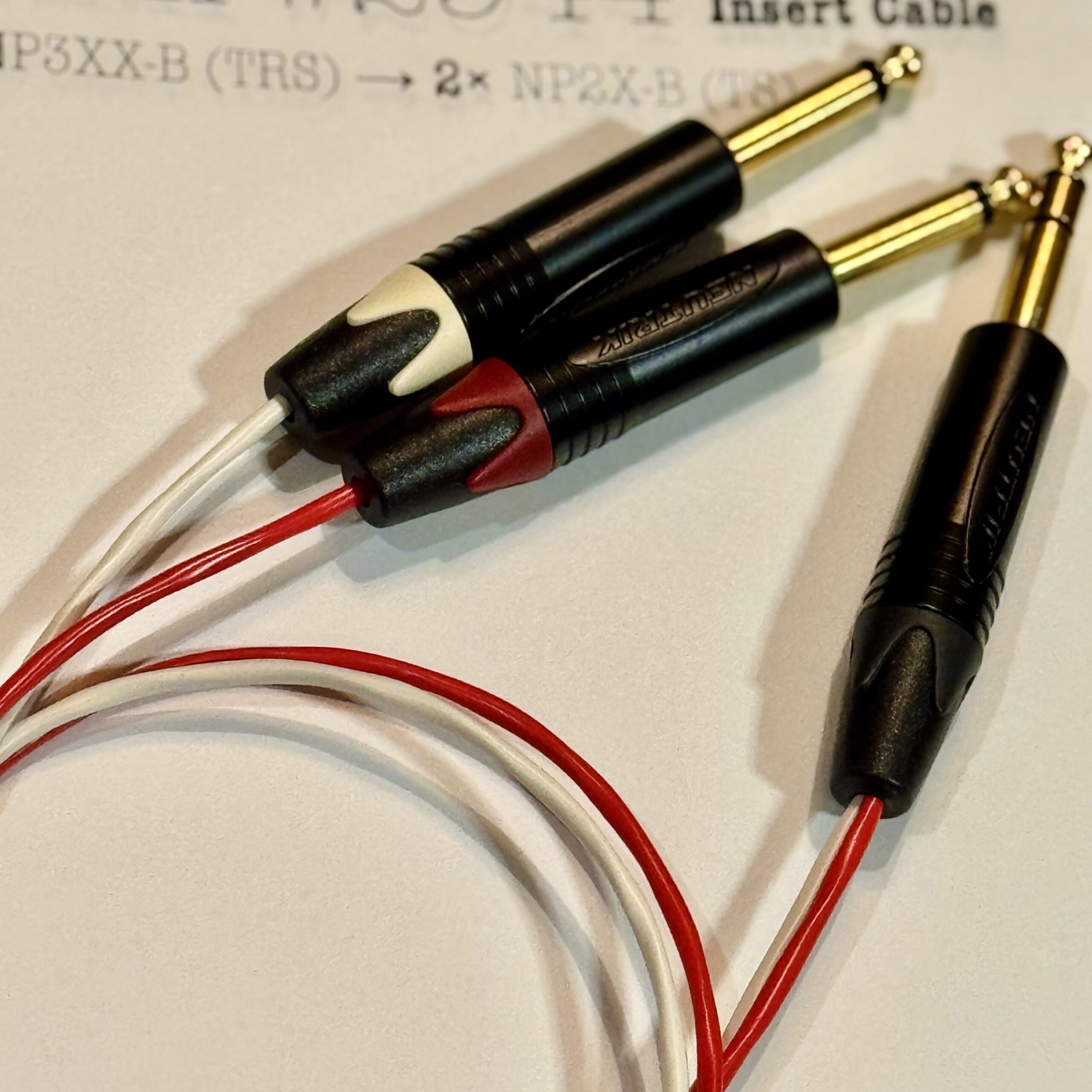 Mogami 2044 Red and White Insert cable with 1× 1/4 6.35mm TRS NP2FX-B and 2× 1/4 6.35mm TS Neutrik NPXX-B connectors