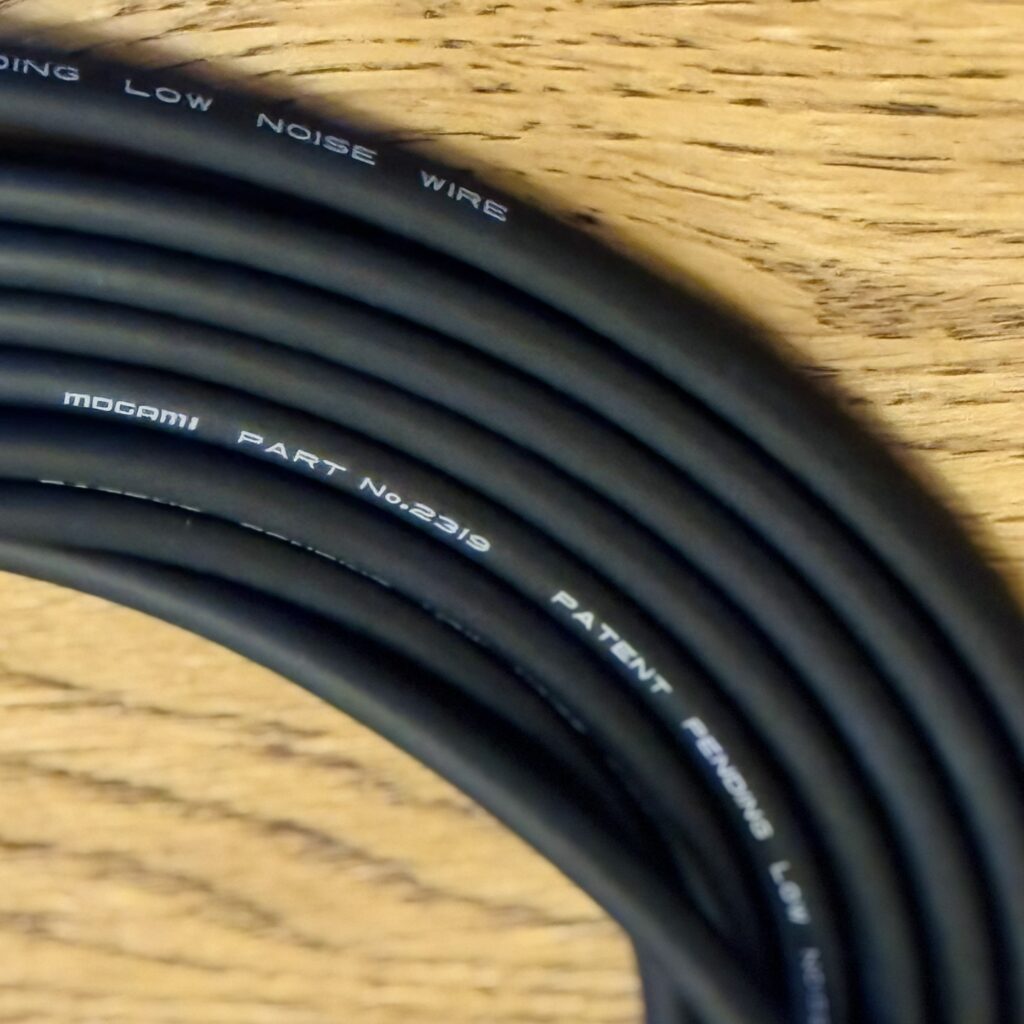 Mogami W2319